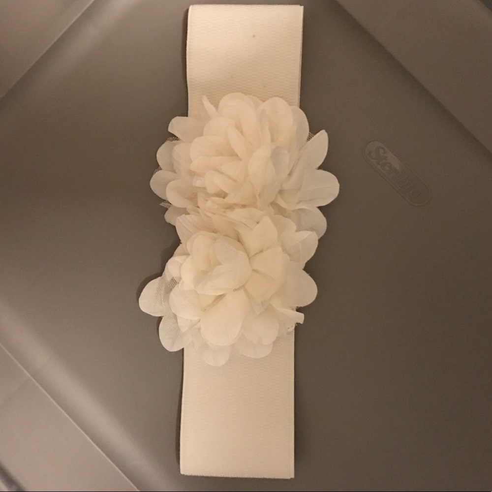 White flower belt
