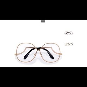 Oversized women retro frames.