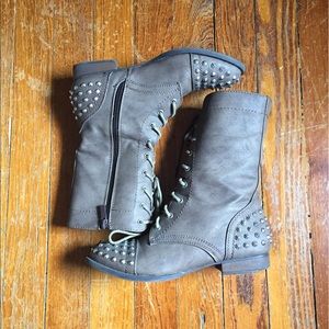 Ashy brown combat boot with spike decoration.