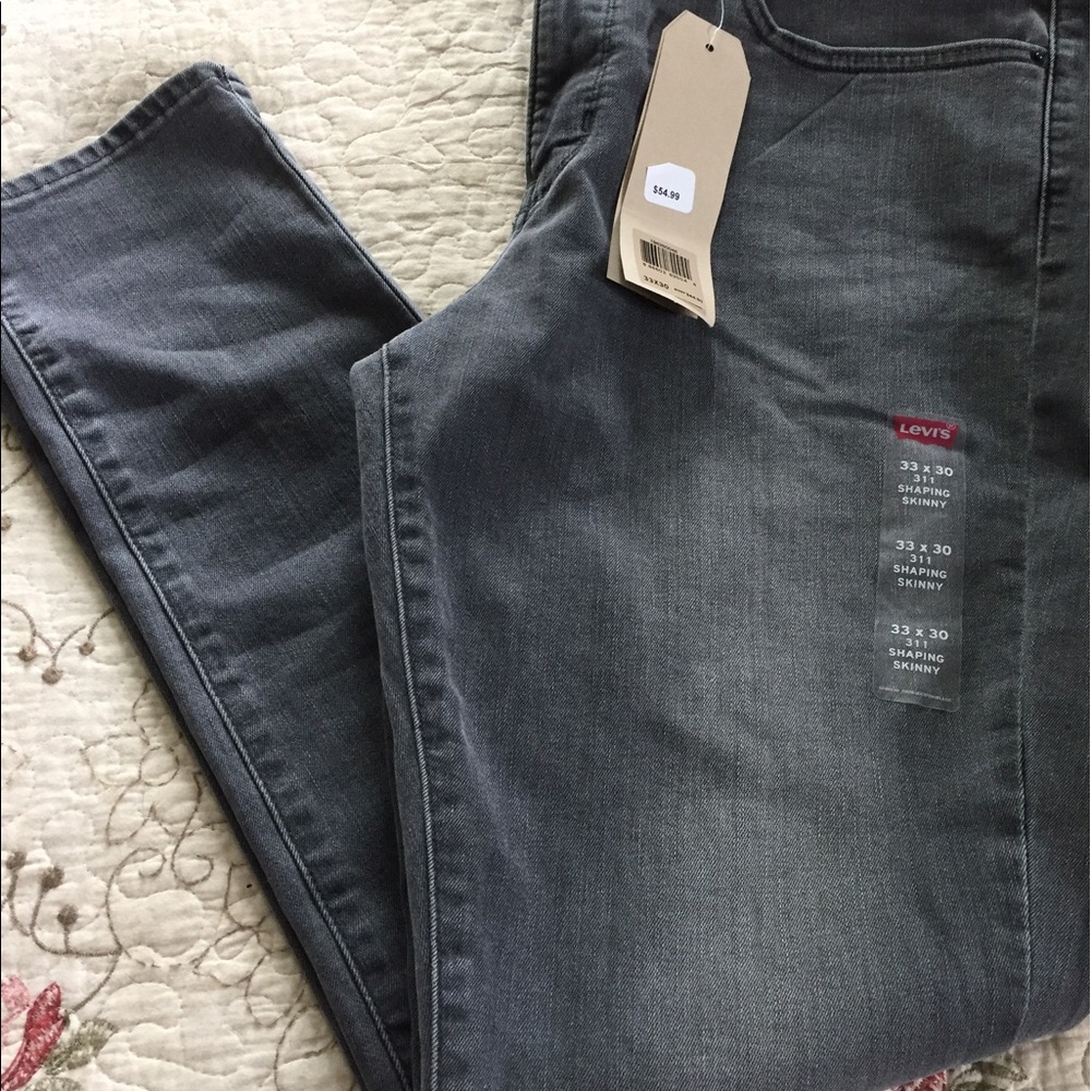 Ladies grey Levi jeans. 33x30