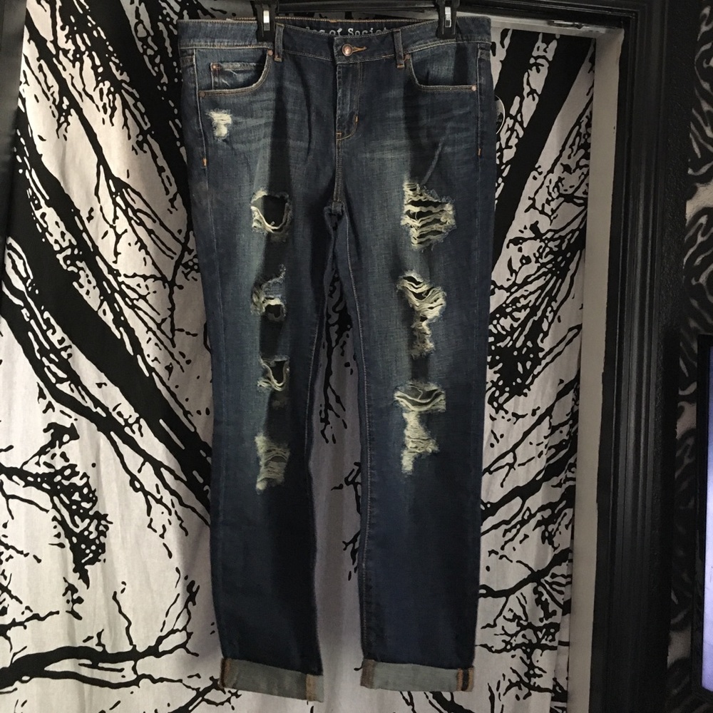 NWT Distressed Boyfriend jean
