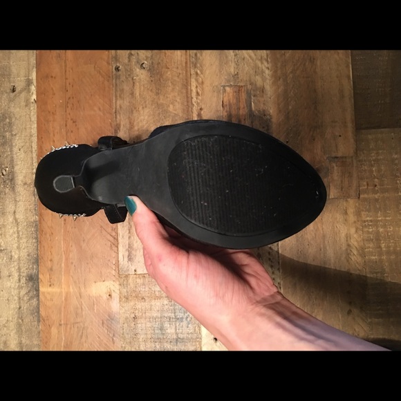 Steve Madden Gold Spike Heels size 7 - Picture 4 of 4