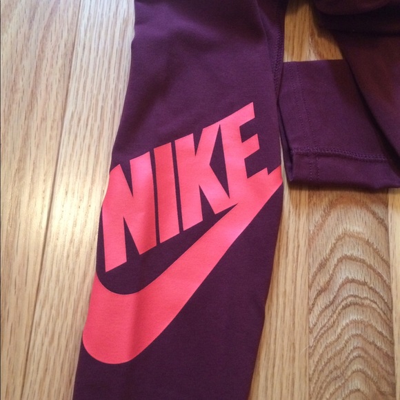 Nike women’s size small maroon red leggings - Picture 9 of 11