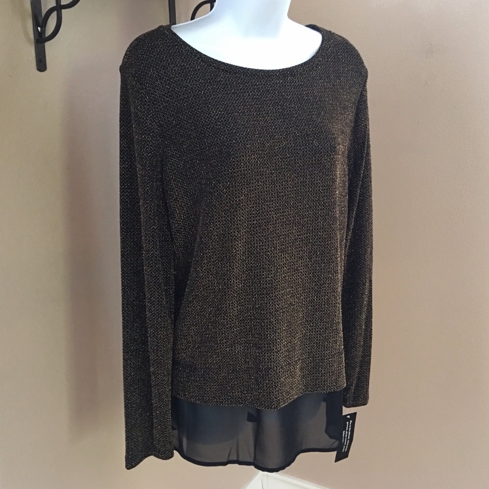 🛍SALE🛍 $9. Bundle INC Metallic Gold Shimmery Top