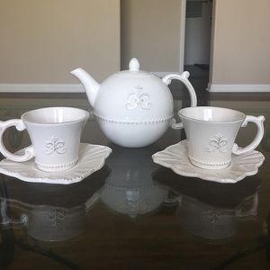 Anthropologie tea set in cream 5 pieces