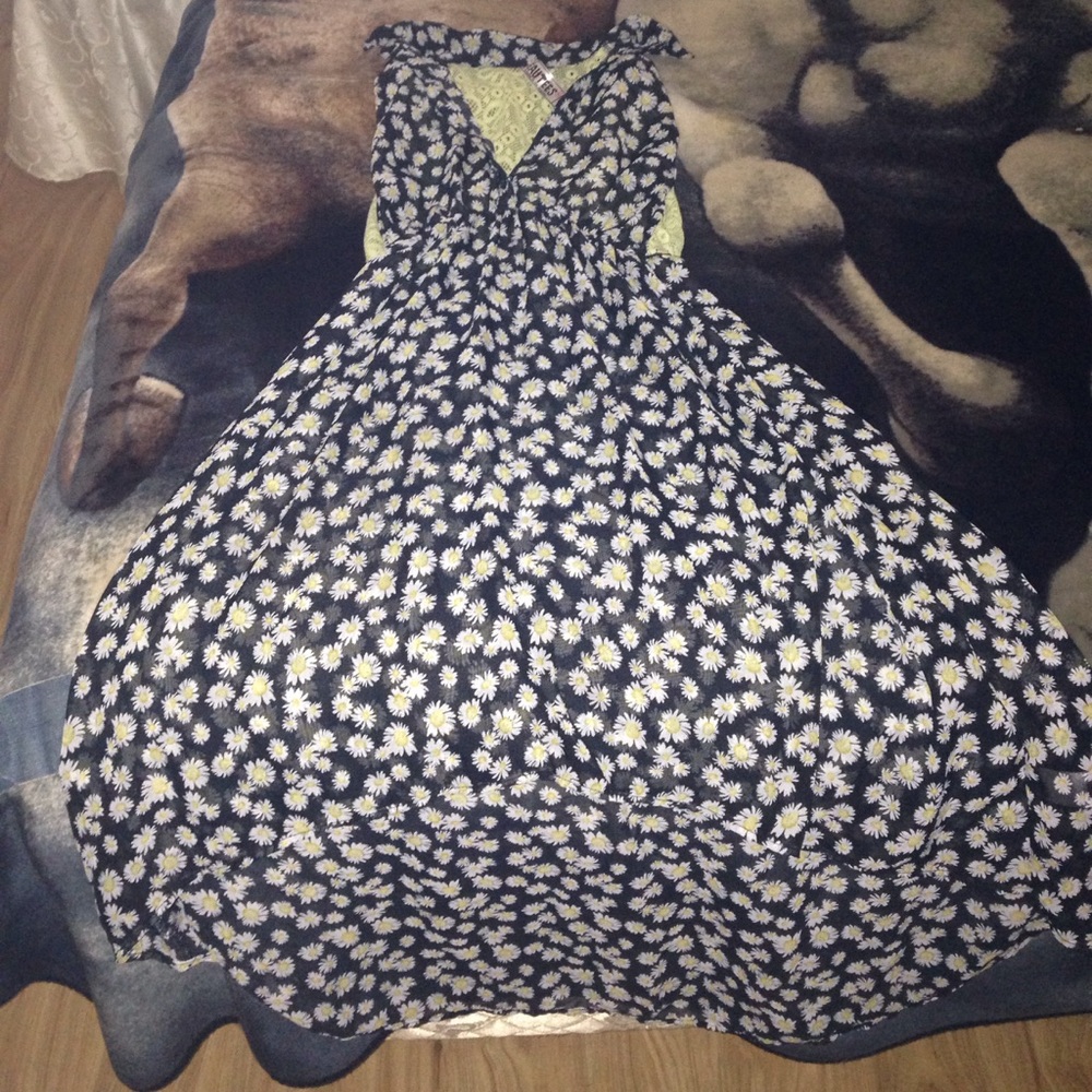 Black and Yellow Daisy print dress