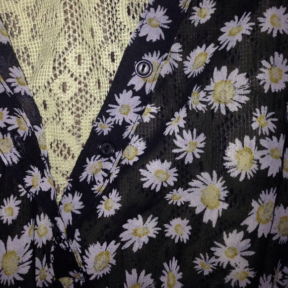 Black and Yellow Daisy print dress - Picture 2 of 4