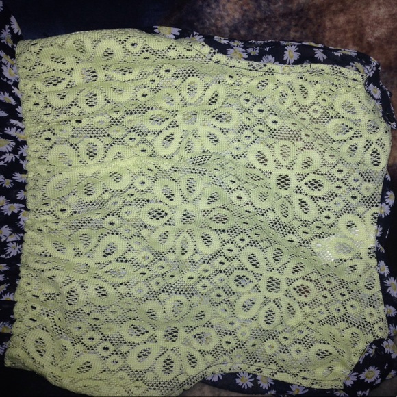 Black and Yellow Daisy print dress - Picture 4 of 4