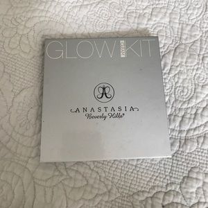 Anastasia gleam glow kit