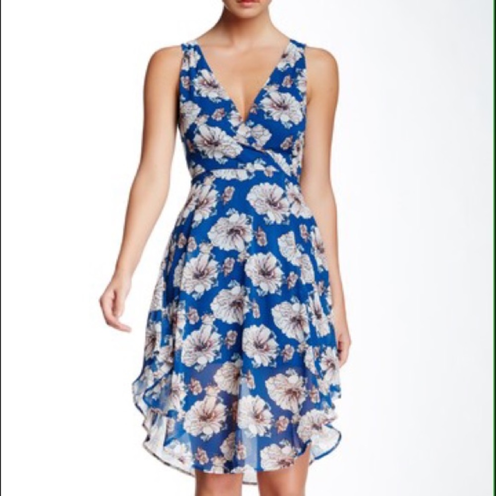 ASTR The Label Printed Surplice Curved Day Dress