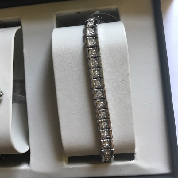 Bulova watch and bracelet set - Picture 4 of 4