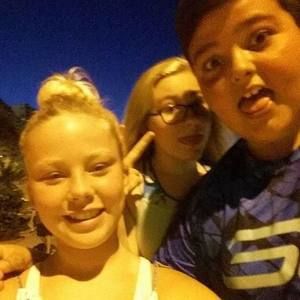 Meet your Posher, Dakota