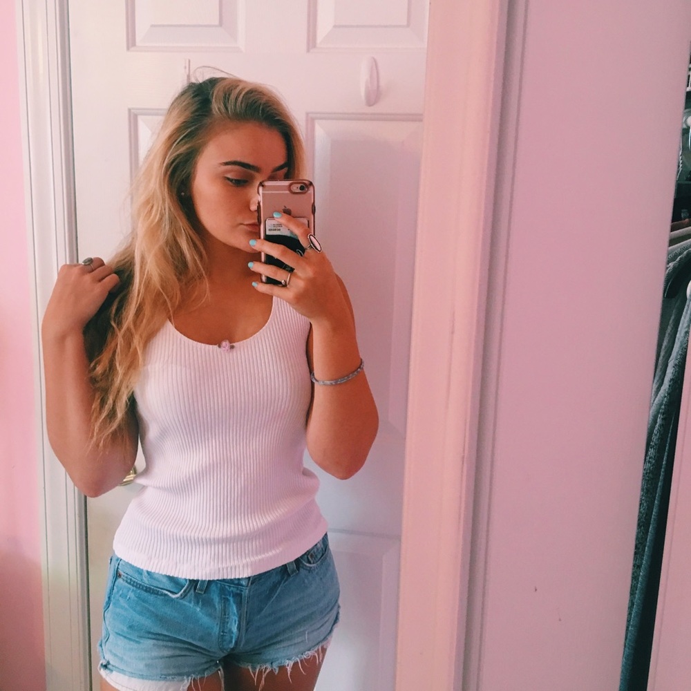 vintage white ribbed top with rose