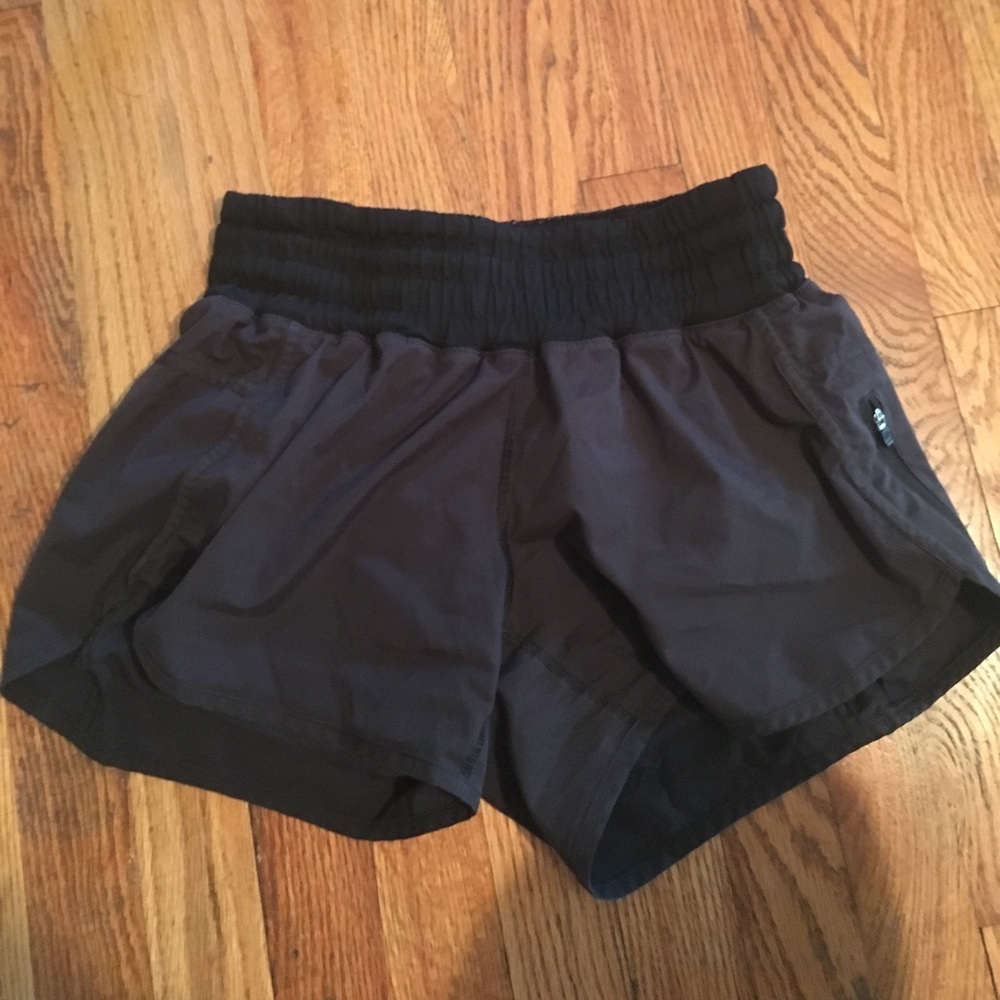 Lululemon tracker shorts size 8