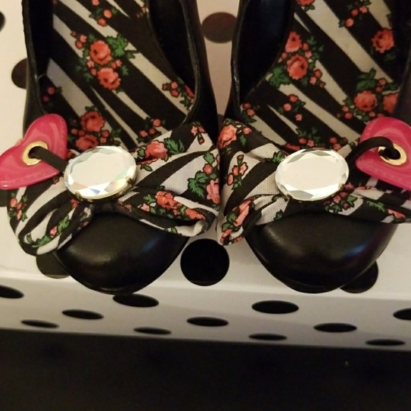 Betseyville by Betsey Johnson Laurel heels - Picture 4 of 8
