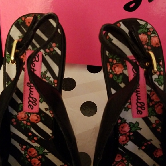 Betseyville by Betsey Johnson Laurel heels - Picture 6 of 8