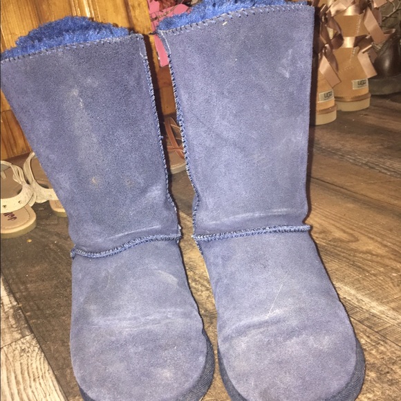 UGGS - Picture 2 of 4