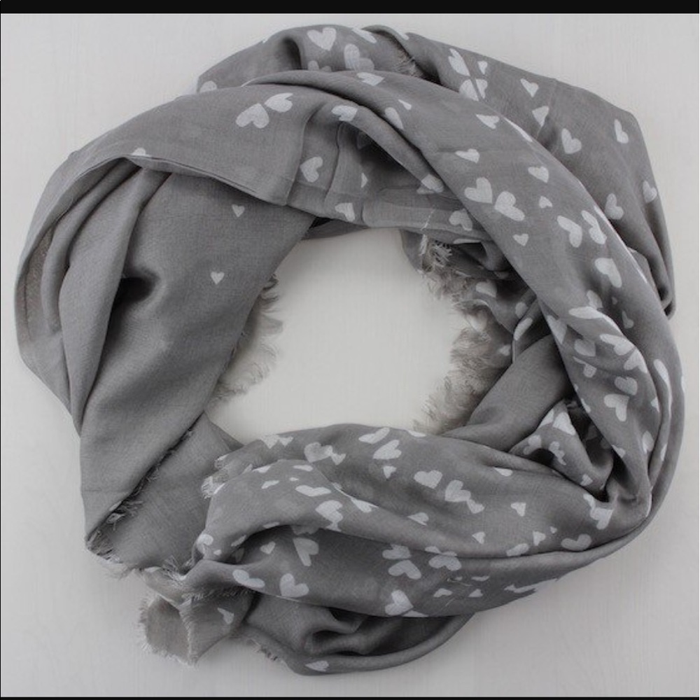Tilo Heart Print Scarf