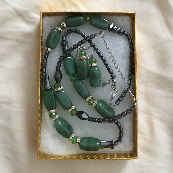 Necklace, bracelet & earrings set - Picture 4 of 4