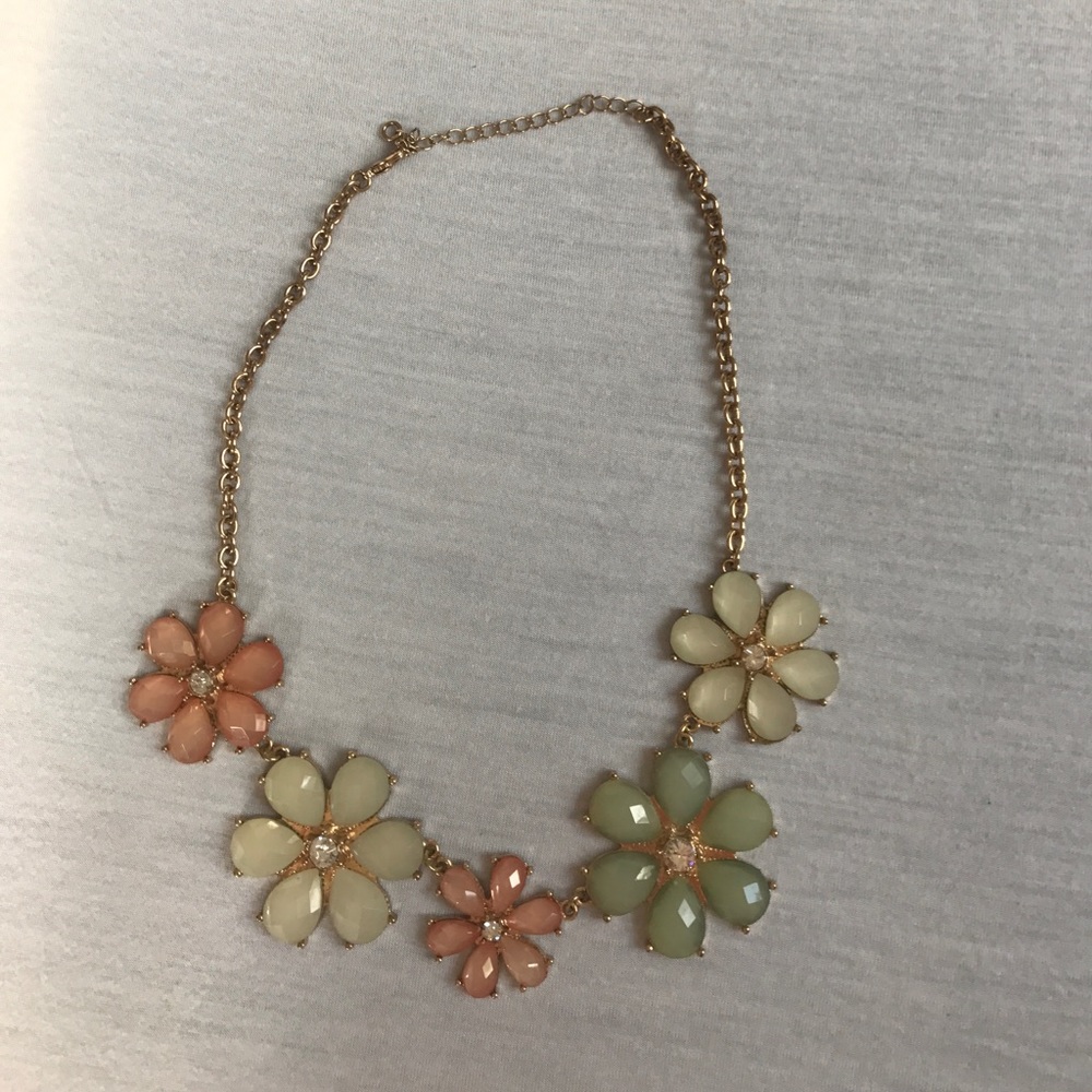 Pretty floral necklace