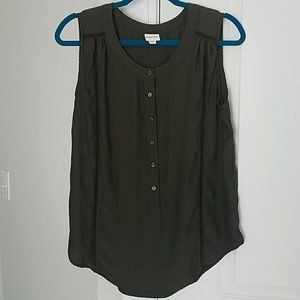 Like new Olive Green button blouse by Merona