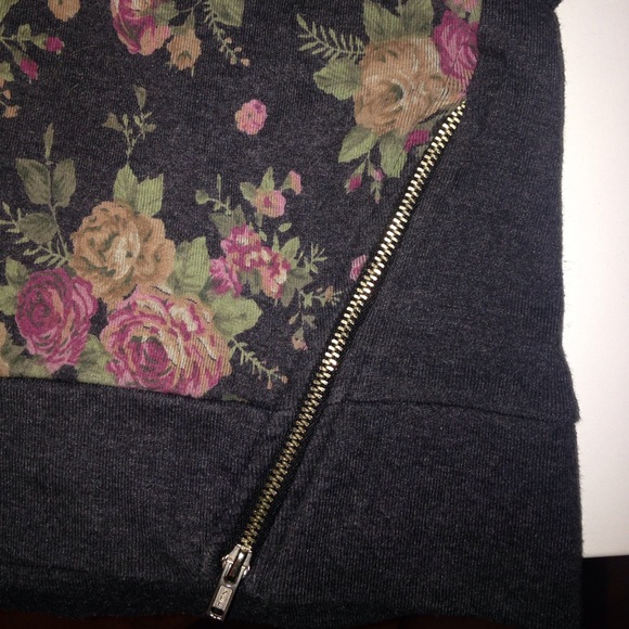 Crop Top Sweater - Picture 3 of 3