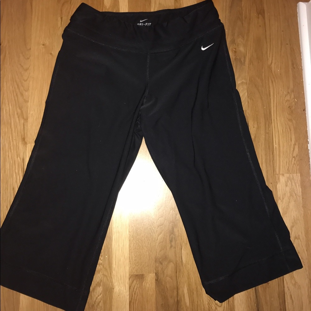 Black Nike Workout Capri