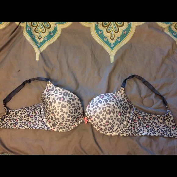 Victoria's Secret 36D Push-up bra - Picture 1 of 4