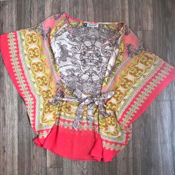 Jennifer Lopez Tops - 🌴SUMMER CLEARANCE🌞Patterned Blouse