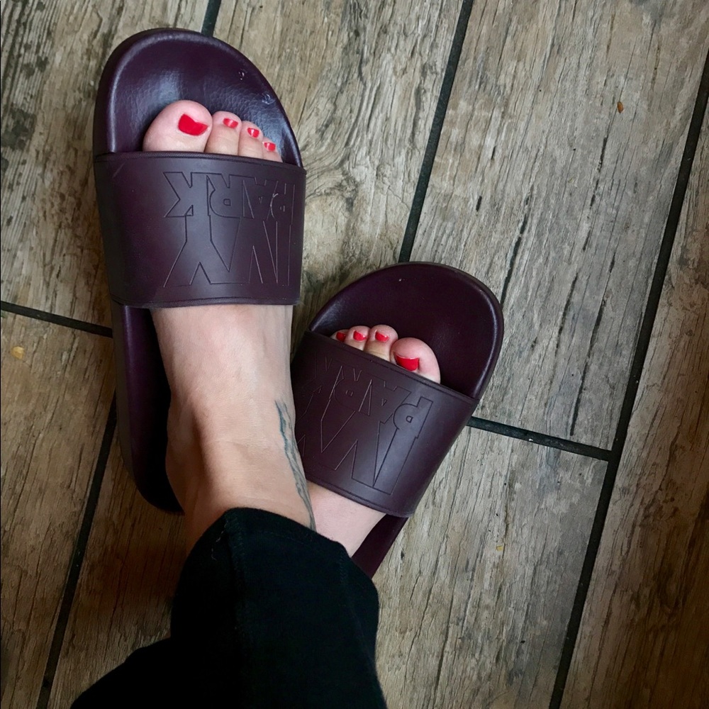 IVY PARK purple/maroon slides