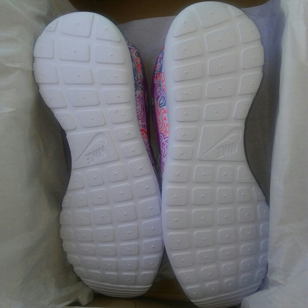 SOLD Nike Roshe Run Premium SOLD - Picture 3 of 5