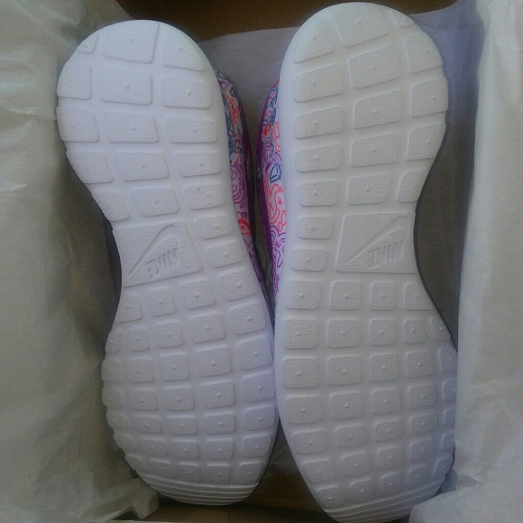 SOLD Nike Roshe Run Premium SOLD - Picture 3 of 5