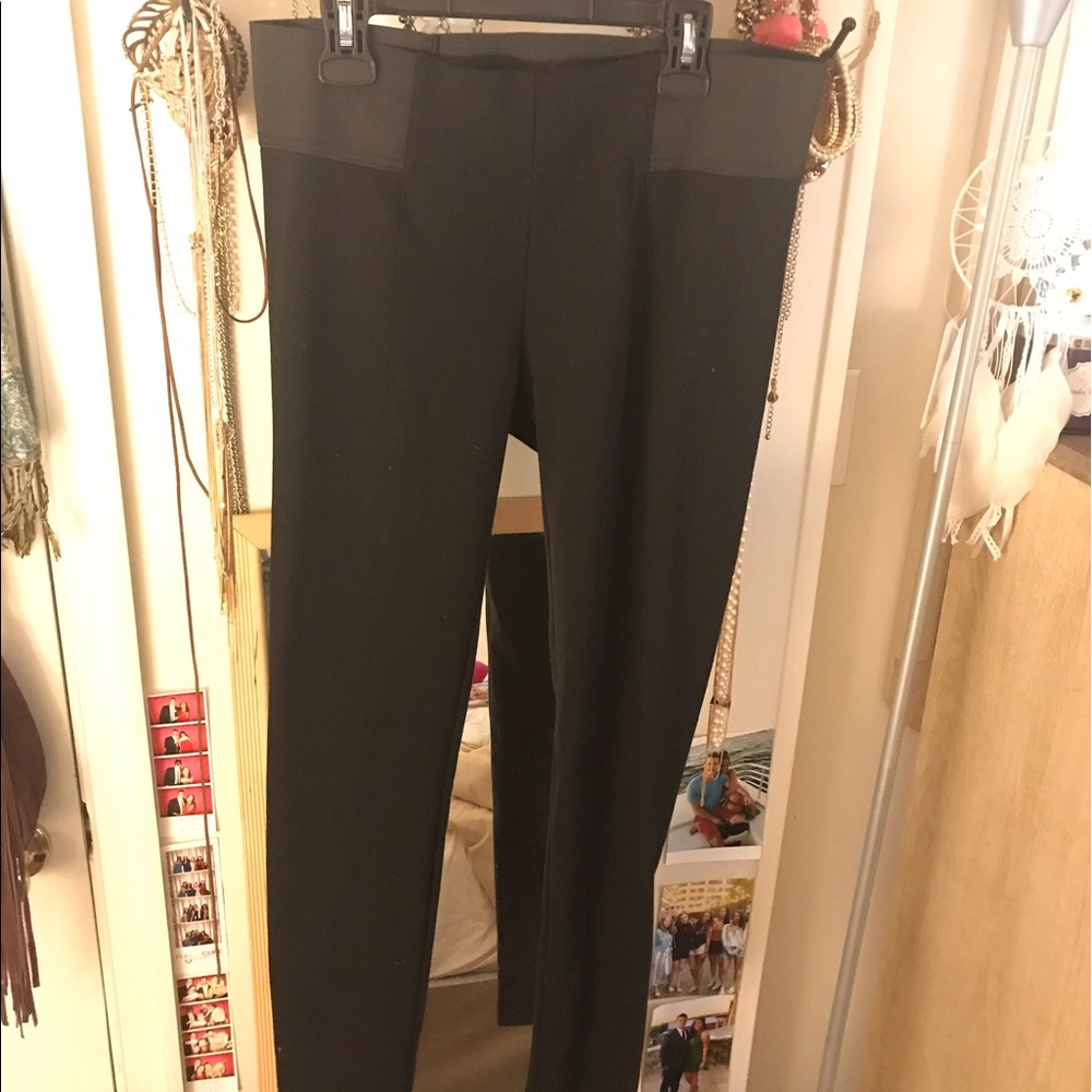 Black "Simply Vera" Leggings by Vera Wang; Medium