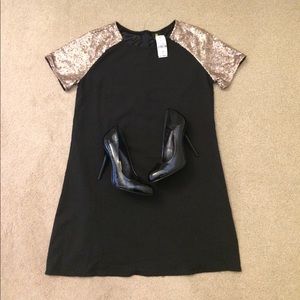 ✨LF Black Dress with Sequined Sleeves!!✨