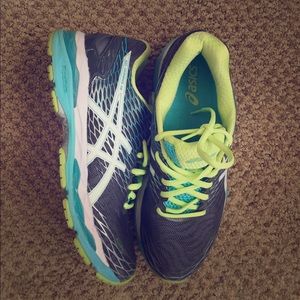 Asics size 9. Gel-nimbus 18