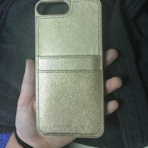 Michael kors I phone 7 plus gold phone case - Picture 2 of 3