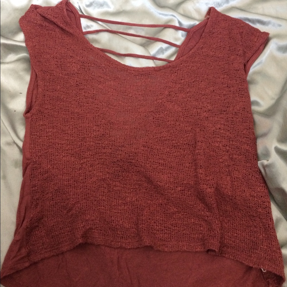 Tillys maroon t-shirt