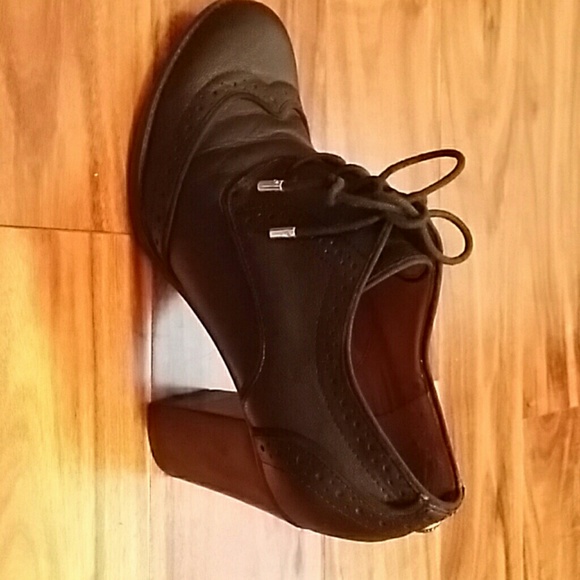 Oxford Shoes with Heels - Picture 2 of 3