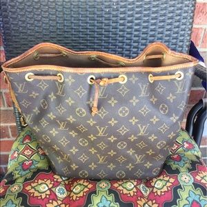Authentic Louis Vuitton Noe bucket bag