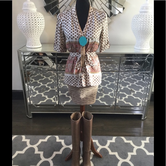 BCBG MaxAzria Tie Waist Blouse (100% Silk)❤️ - Picture 2 of 8