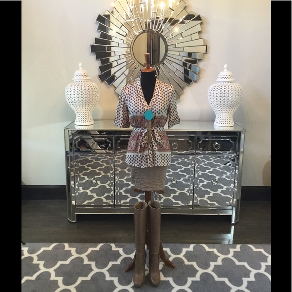 BCBG MaxAzria Tie Waist Blouse (100% Silk)❤️ - Picture 8 of 8