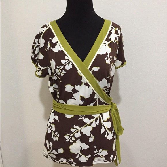 BCBGMaxAzria Tops - BCBG MAX AZRIA L Shirt