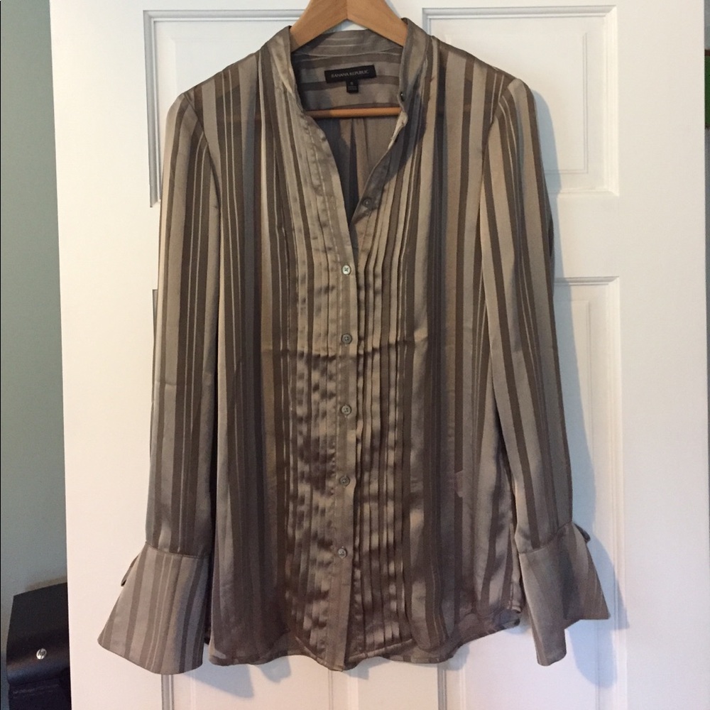 NWOT Banana Republic blouse. Small.