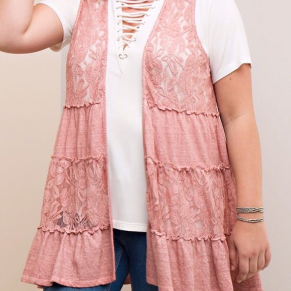 TIERED, LACE PANEL VEST - Picture 3 of 6