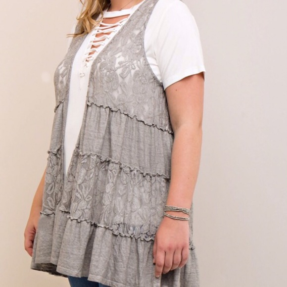 TIERED, LACE PANEL VEST - Picture 4 of 6