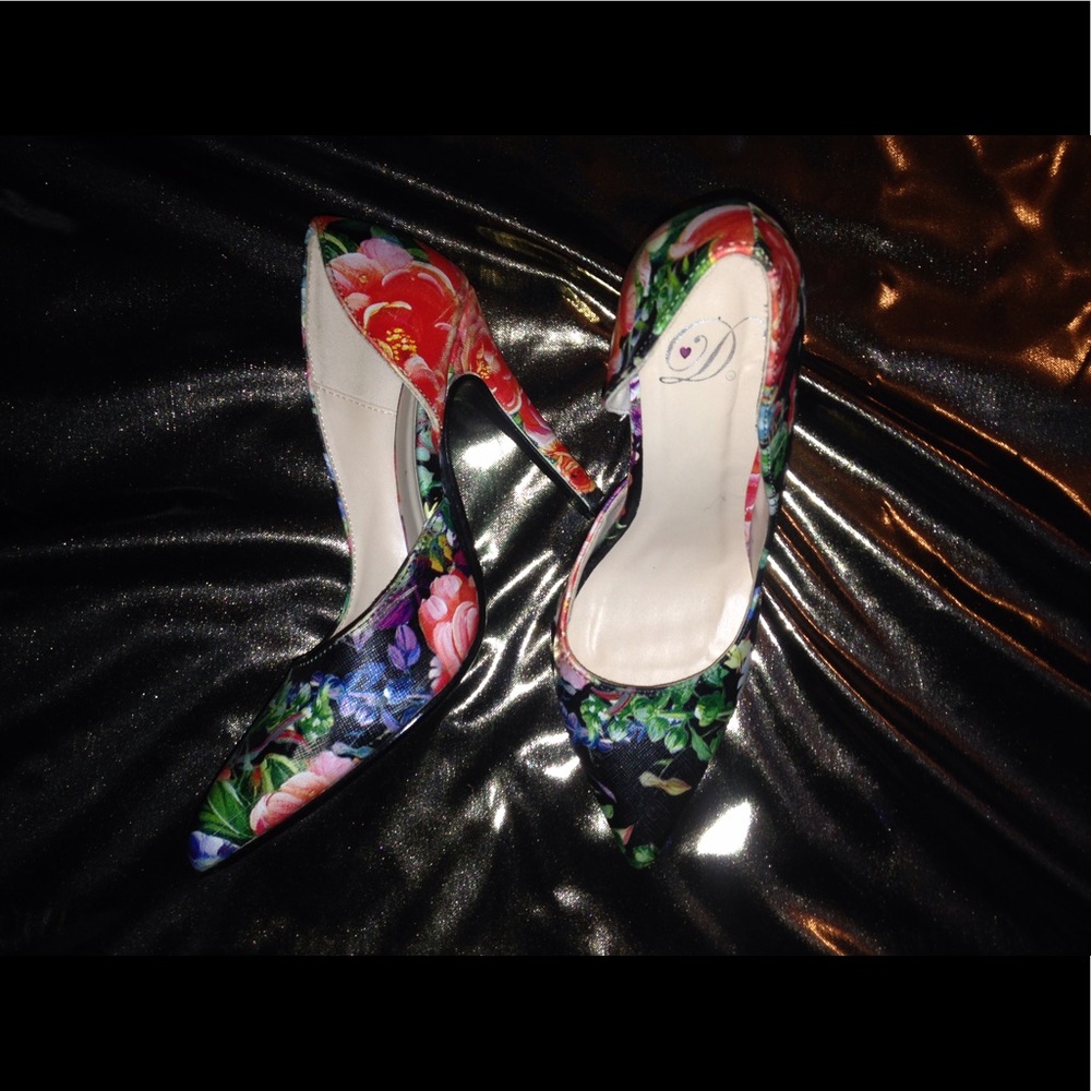 Floral Pumps.