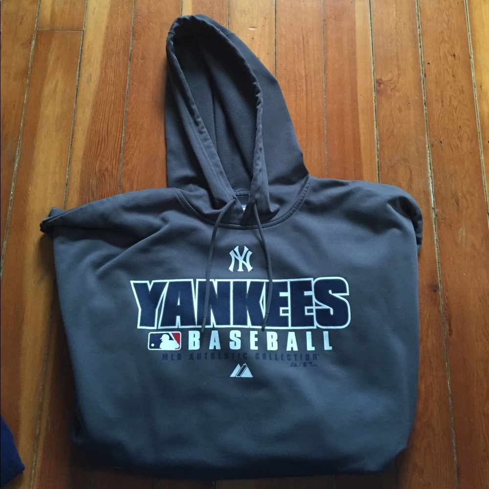 Yankees sweatshirt