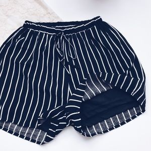 3/$15- SHE & SKY, navy white pull on shorts