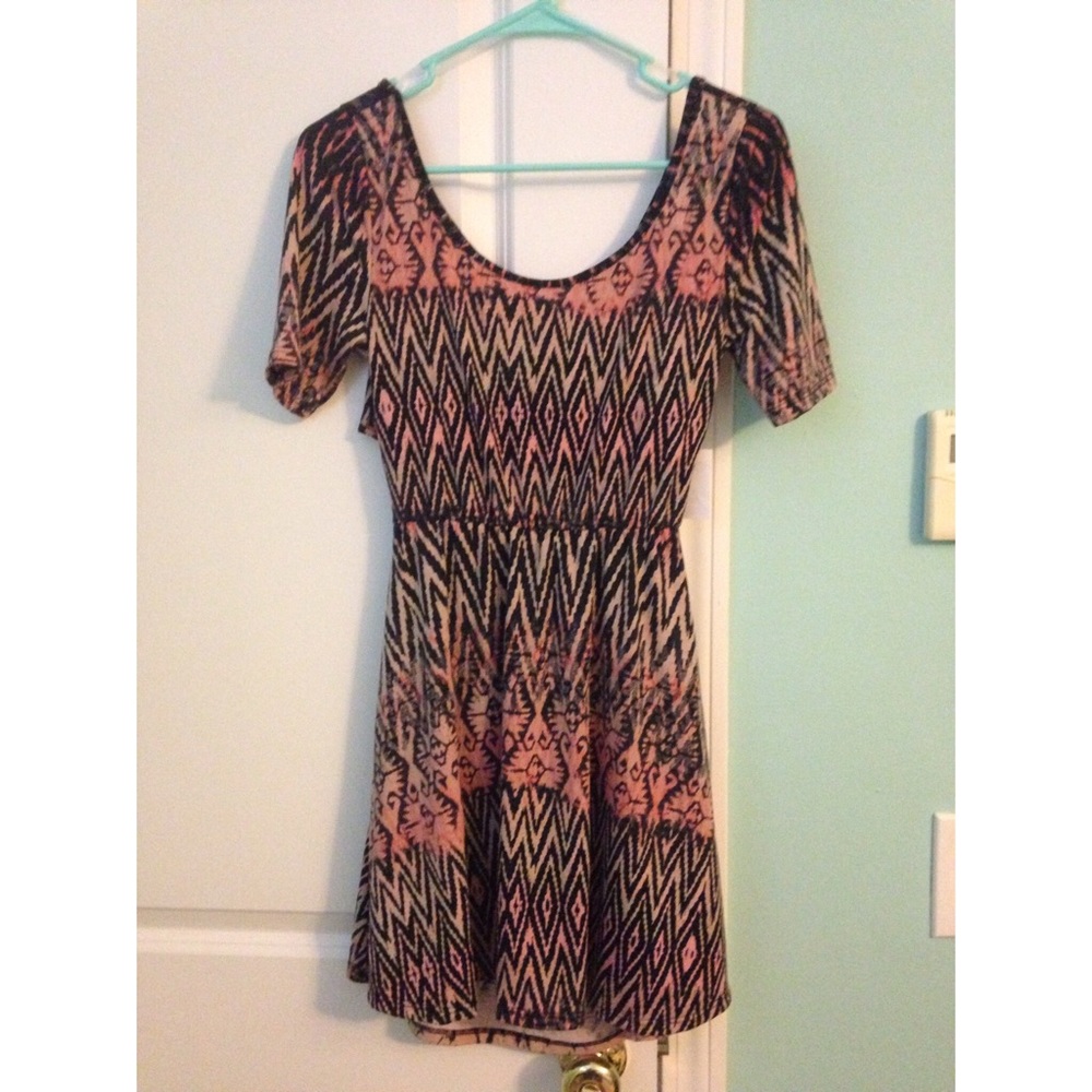 Short sleeve dress