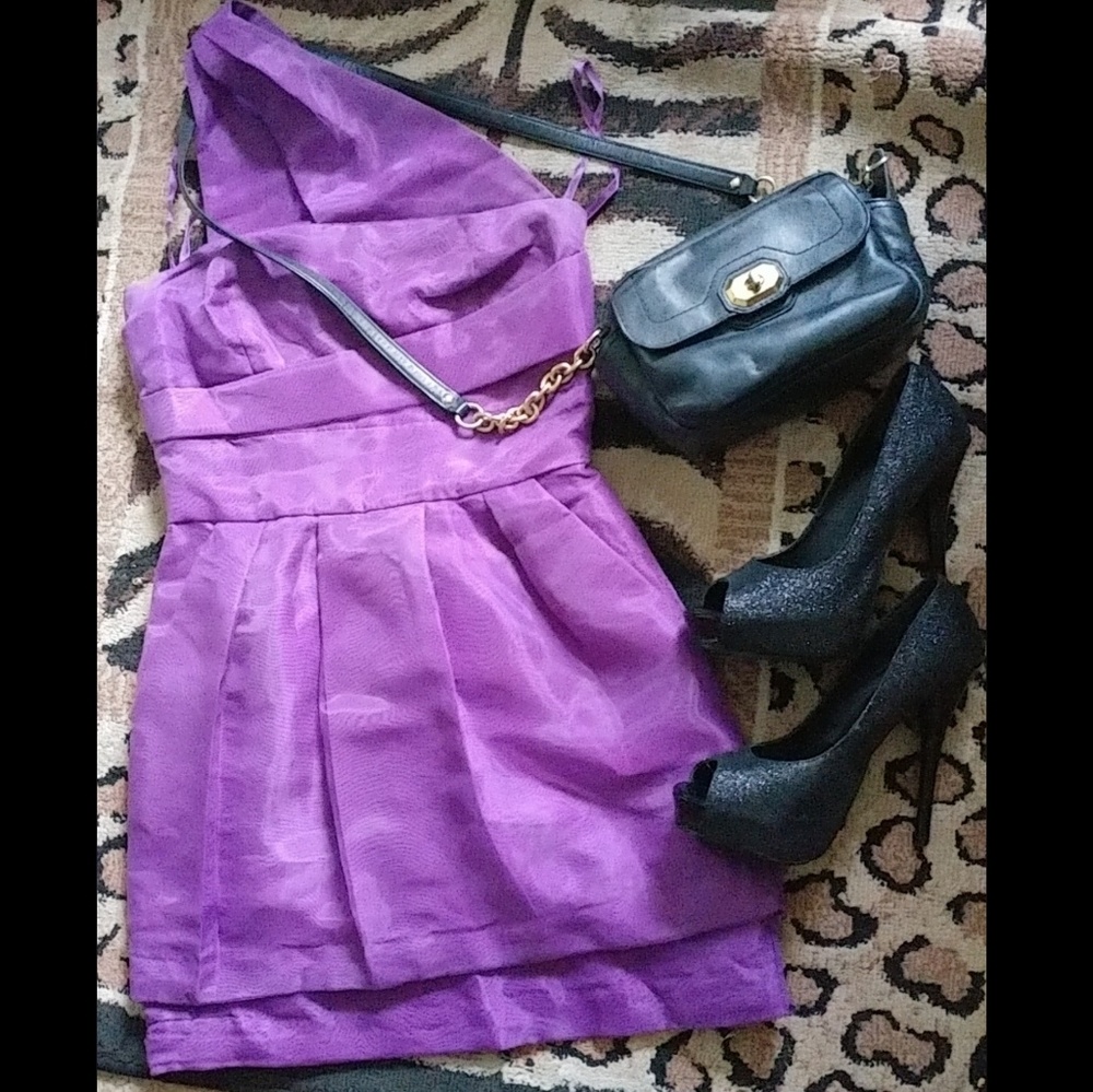 XPOSTED. Bcbgeneration off shoulder cocktail dress